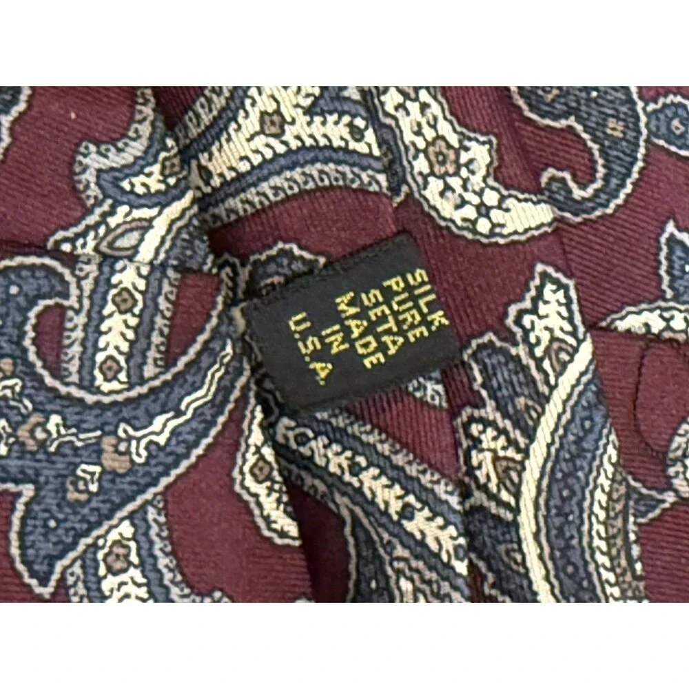 Bill Blass Made USA 100% Silk Tie Burgundy Paisley Designer Executive Classic